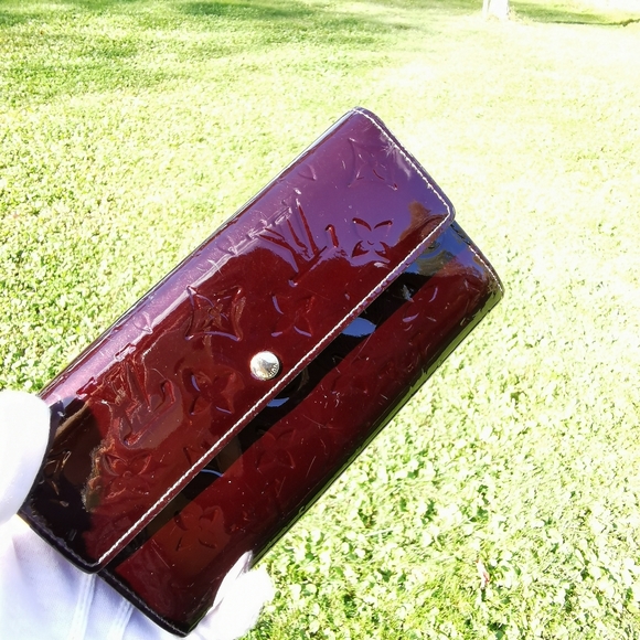 Louis Vuitton Vernis Wallet - Picture 2 of 16